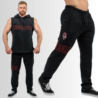 NEBBIA - Pánske tepláky s logom Mr.Olympia 705 (black)