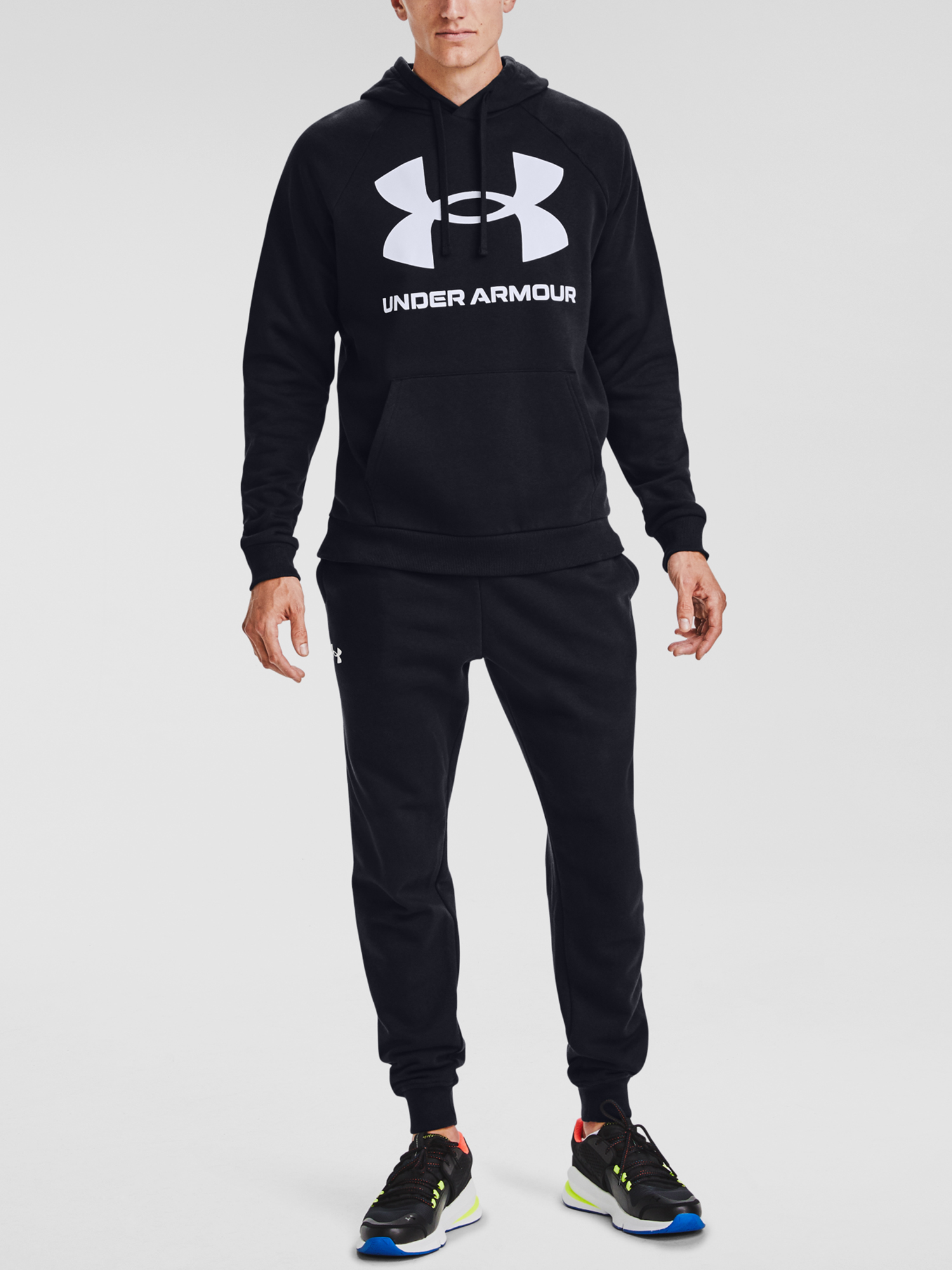 under-armour-mikina-s-kapucnou-panska-cierna-1357093-001