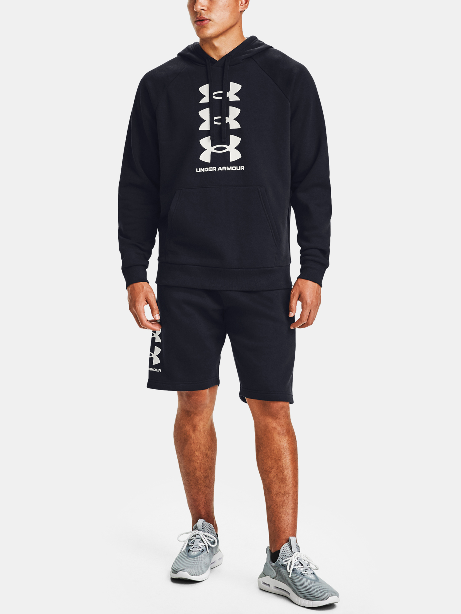 under-armour-panska-mikina-s-kapucnou-cierna-1357094-001