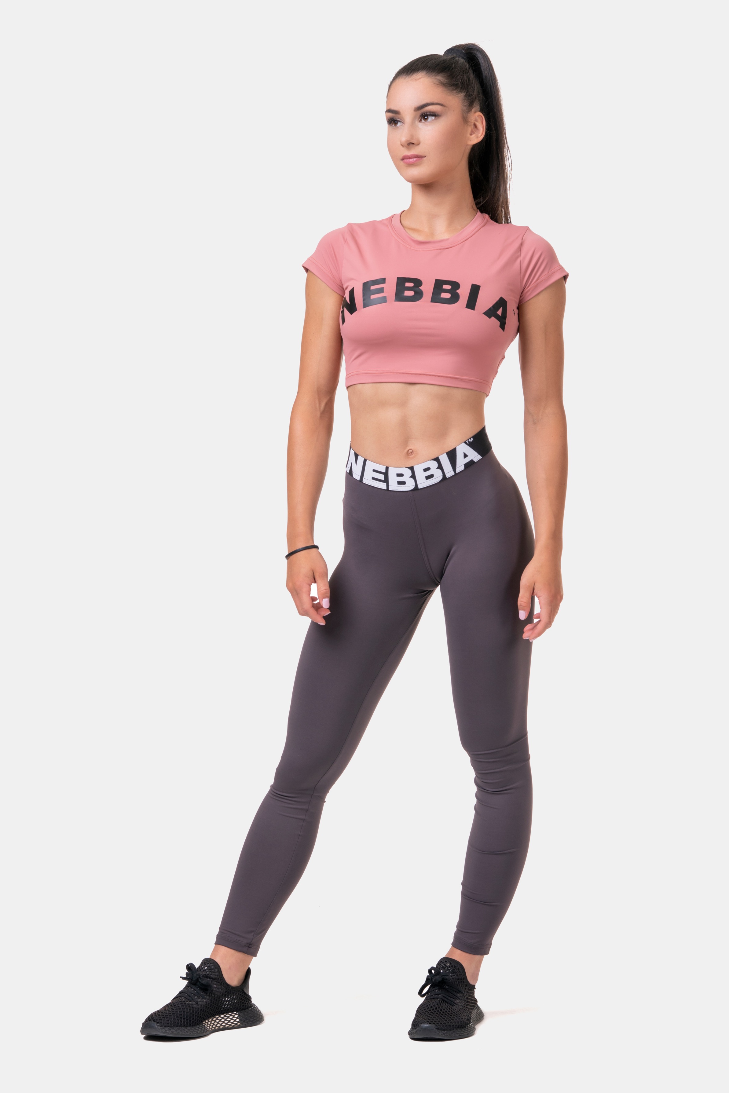 nebbia-crop-top-s-kratkym-rukavom-sporty-hero-584-old-rose