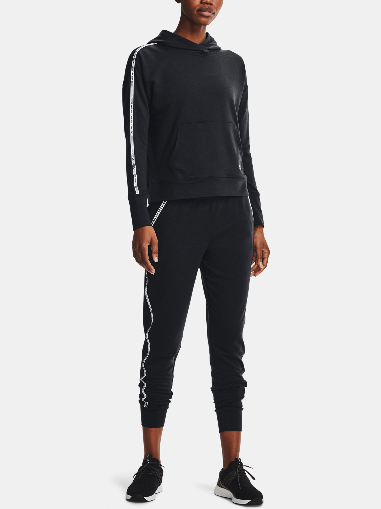 under-armour-mikina-damska-rival-terry-cierna-1360904-001