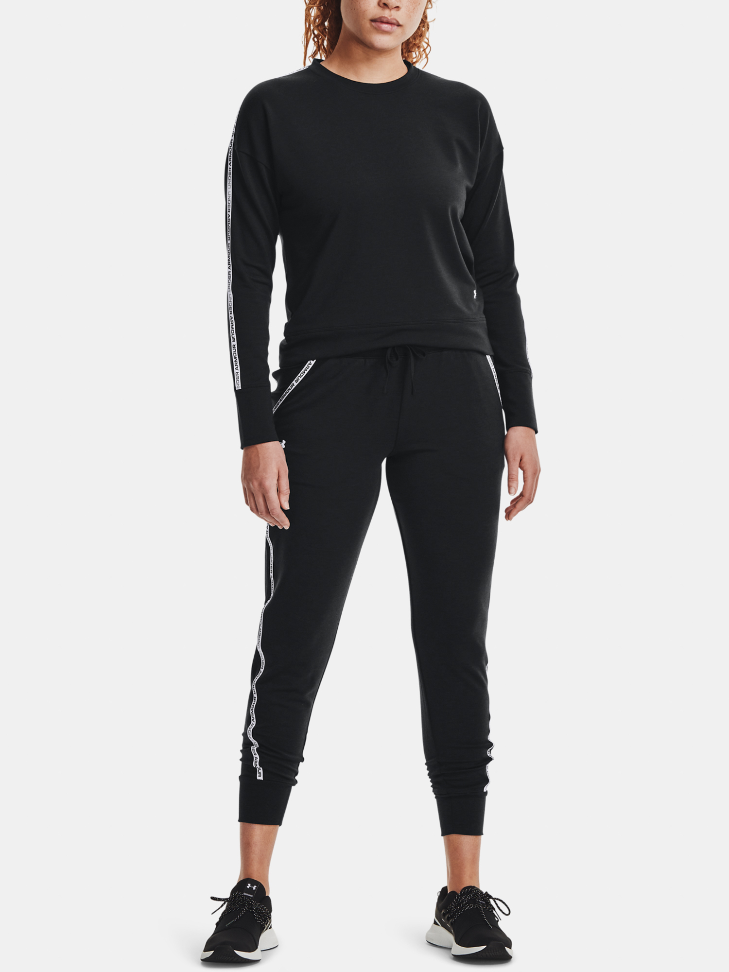 under-armour-sportove-teplaky-damske-cierna-1361095-001